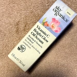 Vitamin C Bright Glow Oil Serum - White and Cream